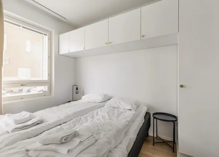 Kotimaailma - Tilava Parvekkeellinen Kolmio *