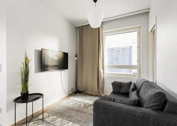 Kotimaailma - Tilava Parvekkeellinen Kolmio *